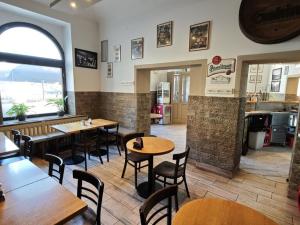 Pronájem restaurace, Praha, U hráze, 242 m2