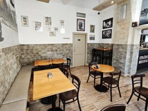 Pronájem restaurace, Praha, U hráze, 242 m2