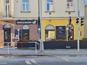Pronájem restaurace, Praha, U hráze, 242 m2