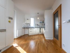Pronájem bytu 3+kk, Praha, Tlumačovská, 93 m2