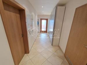 Pronájem bytu 3+kk, Praha, Tlumačovská, 93 m2
