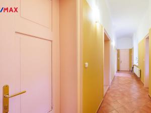 Pronájem bytu 4+1, Karlovy Vary, Jaltská, 108 m2