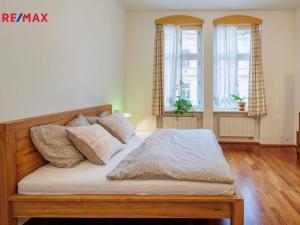 Pronájem bytu 4+1, Karlovy Vary, Jaltská, 108 m2