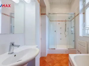 Pronájem bytu 4+1, Karlovy Vary, Jaltská, 108 m2