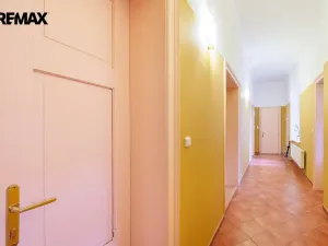 Pronájem bytu 4+1, Karlovy Vary, Jaltská, 108 m2