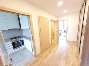 Pronájem bytu 3+1, Praha - Modřany, Vazovova, 75 m2