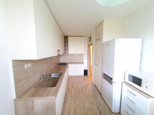 Pronájem bytu 3+1, Praha - Modřany, Vazovova, 75 m2