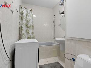 Prodej bytu 3+1, Karlovy Vary - Drahovice, Vítězná, 74 m2