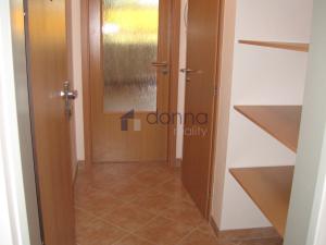 Pronájem bytu 1+kk, Praha, Strančická, 27 m2