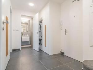 Pronájem bytu 2+kk, Praha - Prosek, Litoměřická, 56 m2