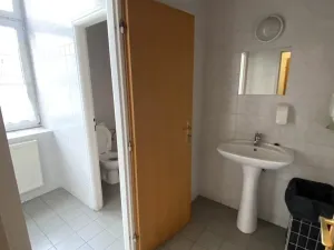 Pronájem kanceláře, Hradec Králové, Československé armády, 131 m2