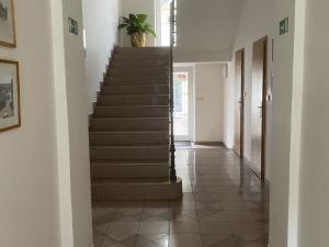 Pronájem kanceláře, Hradec Králové, Československé armády, 259 m2