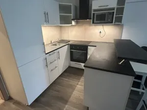 Pronájem bytu 1+kk, Praha - Záběhlice, Mattioliho, 31 m2