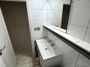 Pronájem bytu 2+1, Hrušovany u Brna, Sídliště, 65 m2