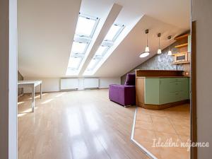 Pronájem bytu 4+kk, Praha - Vinoř, Labětínská, 116 m2