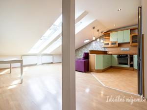 Pronájem bytu 4+kk, Praha - Vinoř, Labětínská, 116 m2