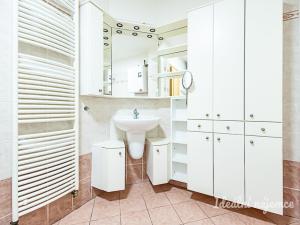 Pronájem bytu 4+kk, Praha - Vinoř, Labětínská, 116 m2