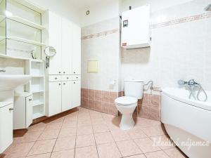 Pronájem bytu 4+kk, Praha - Vinoř, Labětínská, 116 m2