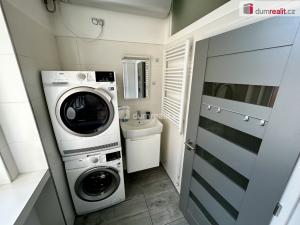 Pronájem bytu 2+1, Karlovy Vary, Jízdárenská, 60 m2