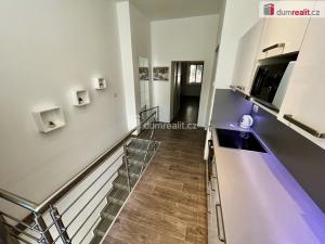 Pronájem bytu 2+1, Karlovy Vary, Jízdárenská, 60 m2