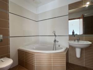 Pronájem bytu 2+kk, Praha - Holešovice, V přístavu, 74 m2