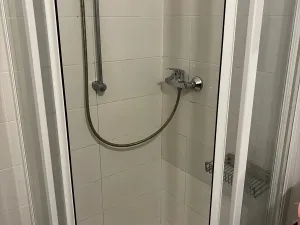 Pronájem bytu 1+kk, Praha, Na dolinách, 30 m2