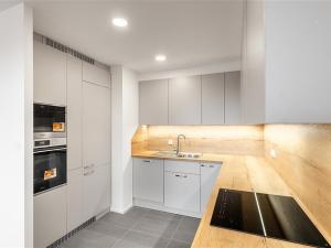 Prodej bytu 3+kk, Praha, Na Jarově, 79 m2