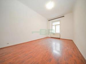 Pronájem bytu 2+kk, Praha - Vršovice, Madridská, 44 m2