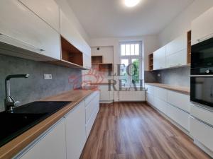 Prodej bytu 4+1, Opava - Předměstí, Zborovská, 104 m2