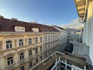 Pronájem bytu 1+kk, Praha - Nové Město, Ve Smečkách, 83 m2