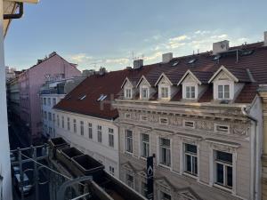 Pronájem bytu 1+kk, Praha - Nové Město, Ve Smečkách, 83 m2