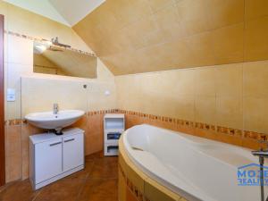 Prodej rodinného domu, Úherce, Luční, 122 m2