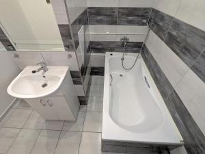 Pronájem bytu 2+kk, Louny, Čs. armády, 40 m2