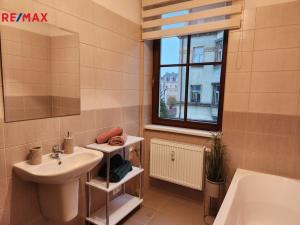 Pronájem bytu 2+kk, Karlovy Vary, Svahová, 45 m2