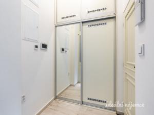 Pronájem bytu 1+kk, Praha - Nové Město, Na Moráni, 47 m2