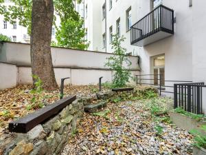 Pronájem bytu 1+kk, Praha - Nové Město, Na Moráni, 47 m2