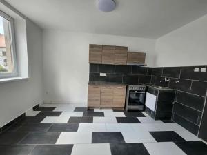 Pronájem bytu 2+1, Benešov nad Černou, 65 m2
