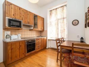 Pronájem bytu 2+kk, Praha - Karlín, Pernerova, 61 m2