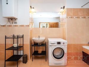 Pronájem bytu 2+kk, Praha - Karlín, Pernerova, 61 m2