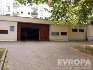 Pronájem garážového stání, Praha - Podolí, Podolská, 14 m2