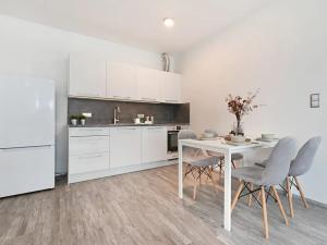 Pronájem bytu 2+kk, Praha - Střížkov, Lovosická, 54 m2