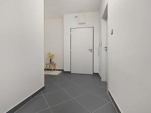 Pronájem bytu 2+kk, Praha - Střížkov, Lovosická, 54 m2