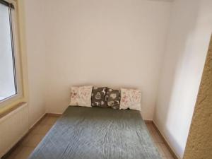 Pronájem bytu 3+kk, Karlovy Vary, Kolmá, 69 m2