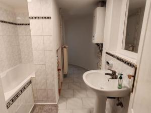 Pronájem bytu 3+kk, Karlovy Vary, Kolmá, 69 m2