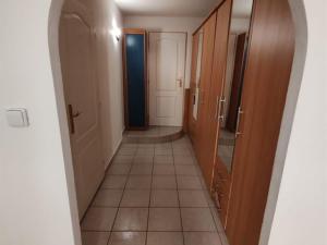 Pronájem bytu 3+kk, Karlovy Vary, Kolmá, 69 m2