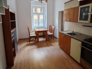 Pronájem bytu 3+kk, Karlovy Vary, Kolmá, 69 m2