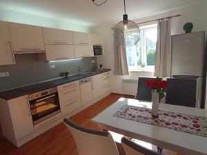 Pronájem bytu 2+1, České Budějovice - České Budějovice 3, Pražská tř., 54 m2