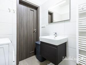 Pronájem bytu 2+kk, Praha - Nové Město, Sokolská, 49 m2