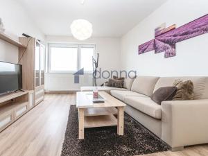 Pronájem bytu 2+kk, Praha, Nárožní, 59 m2