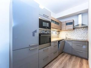 Pronájem bytu 2+kk, Praha, Nárožní, 59 m2
